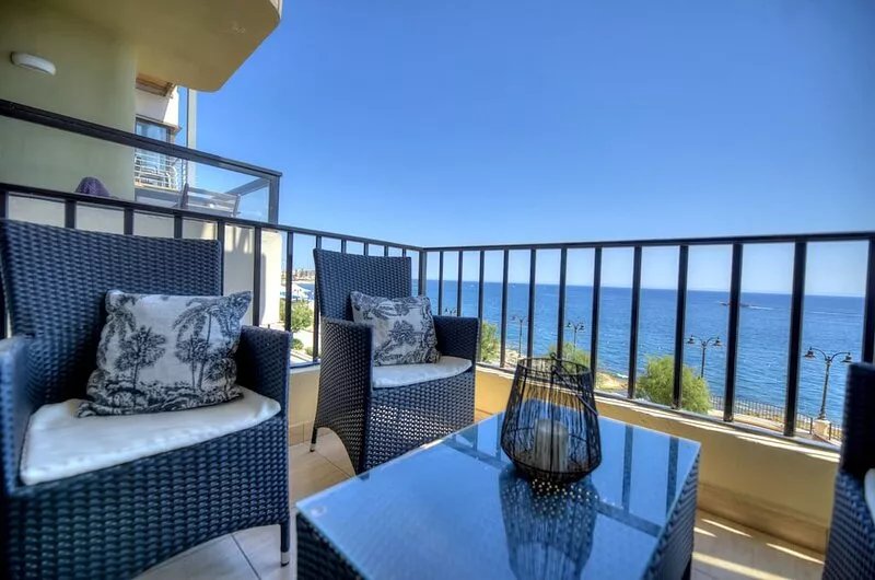 Seafront apartment in the heart of Sliema MMAI2