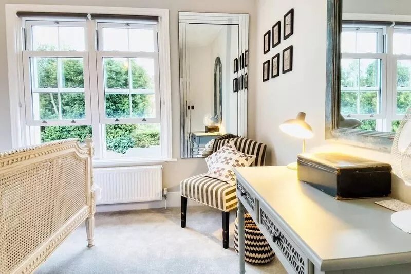 Poets Apartment with Free Parking | By My Getaways