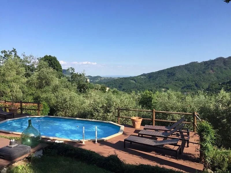Independent holiday home, close to Lucca Pisa Florence with private pool