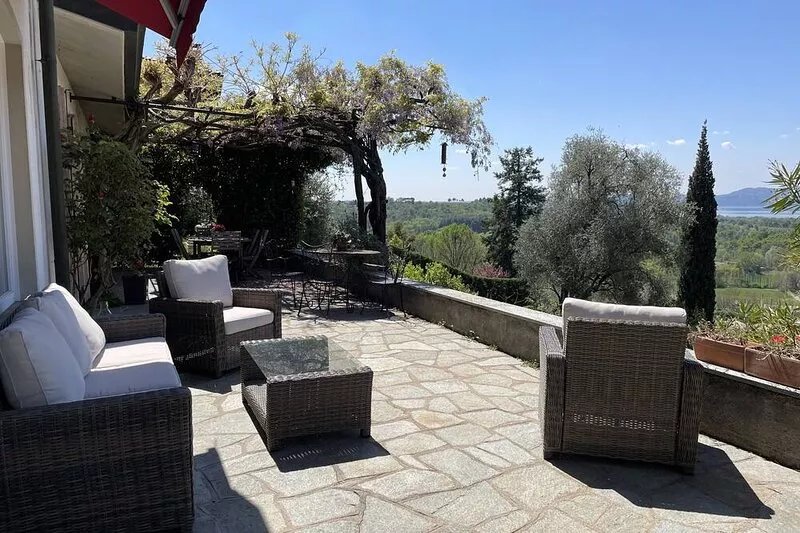 Cozy house with stunning views of Lake Maggiore