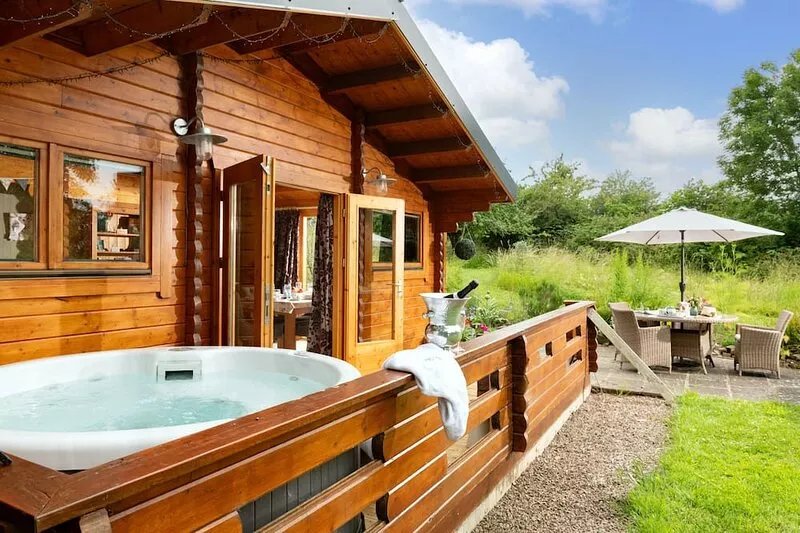 Hop Pickers Cabin - sleeps 4 guests  in 2 bedrooms