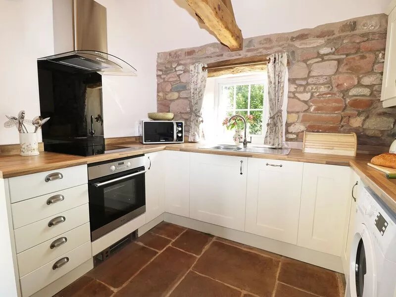 FARAWAY COTTAGE, romantic, character holiday cottage in Kirklinton