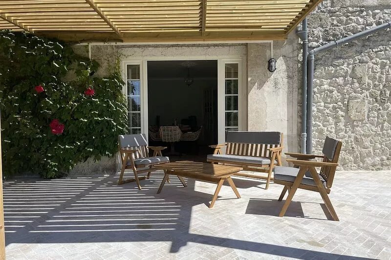 A quaint vineyard gîte at Château Magdeleine Bouhou