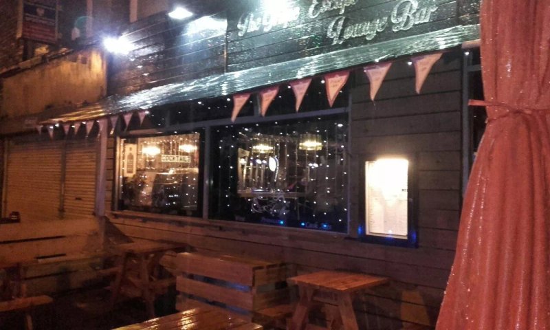 The Grapes Lounge Bar