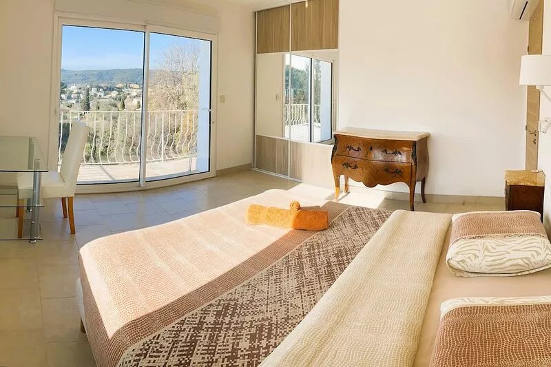 New Orange Villa 6-BR A/C with a Salted Heated Pool & BBQ, Great Mountain View
