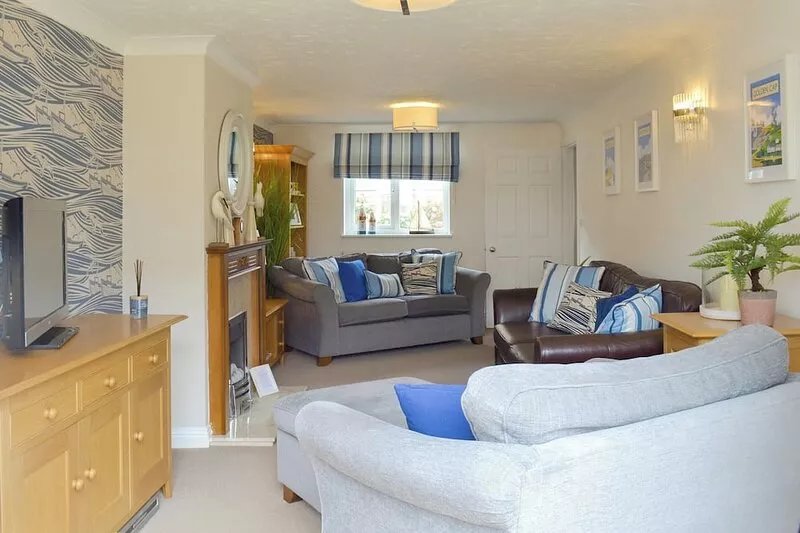 Within easy reach of West Bay, and its sandy beaches, dramatic cliffs and
