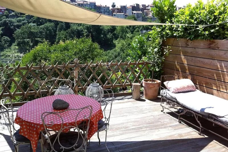VILLA, 55 m2, BIOT, 4 / 6Pers, south-facing wooden terrace, swimming pool in