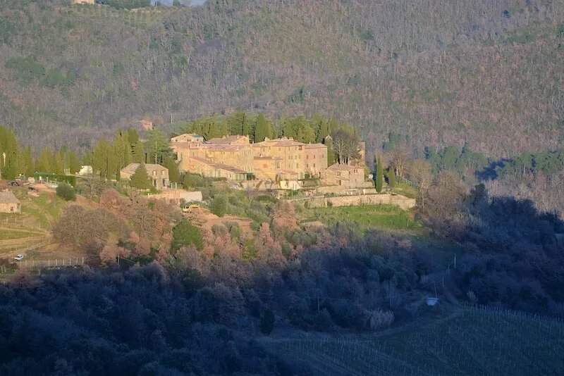 LA LOGGIA. HOUSE WITH STUNNING VIEW ABOVE THE CHIANTI REGION AND PANORAMIC POOL