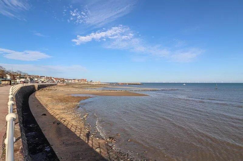 PENRHYN VIEW, pet friendly, with a garden in Rhos-On-Sea