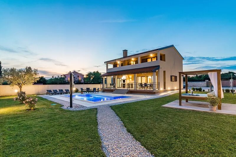 Impressive pool vacation home near Pula - perfect for families with children