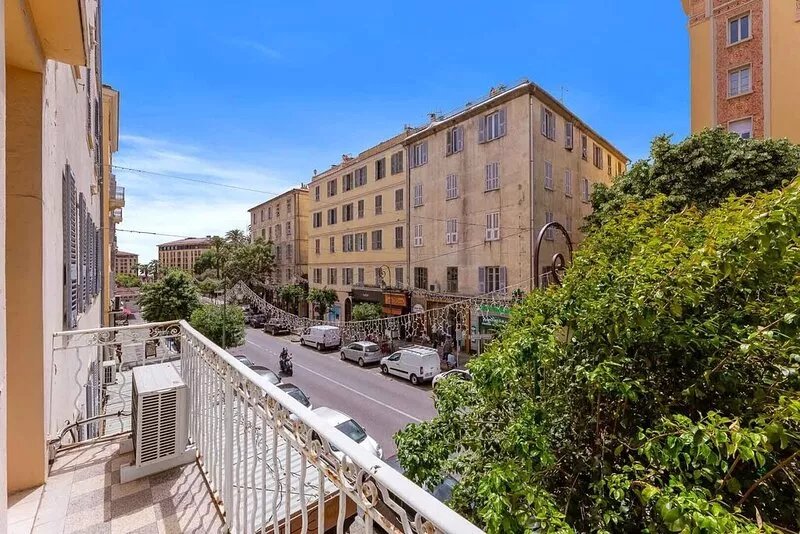 Attractive 3-star F2 apartment with all comforts in the center of Ajaccio (2/4