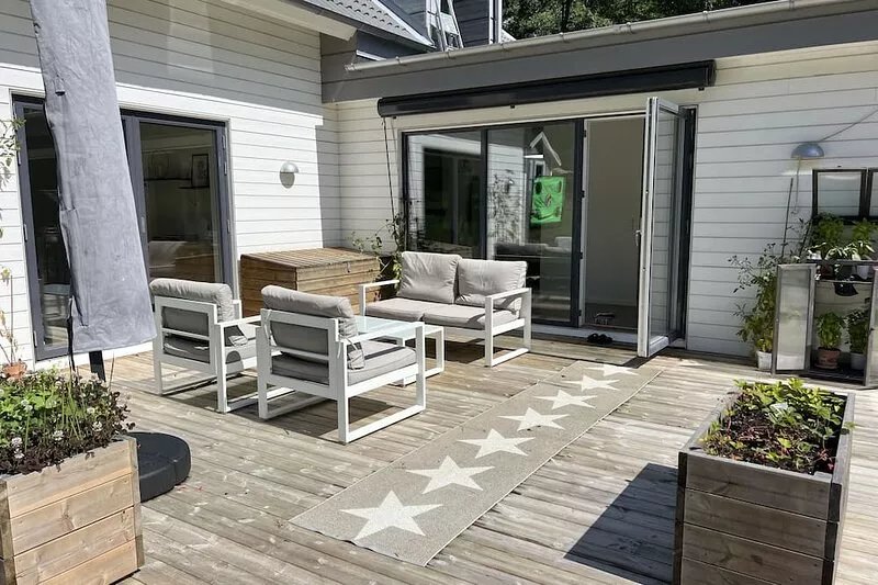 Modern house near the sea. Big garden whit a lot of space.