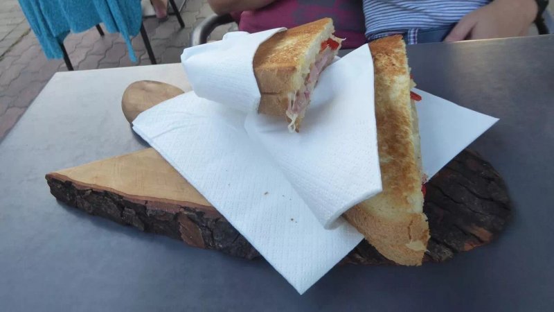 Imbarcadero Cafe Suna