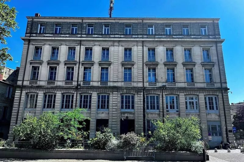 Stylish, modern apartment in the historic city centre of Montpellier.