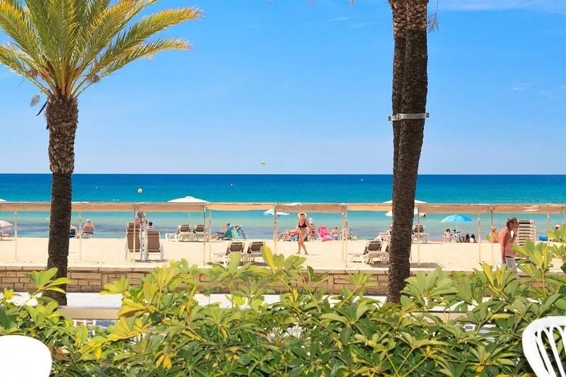 UHC Piscis Apartments: Seafront Stay with Sea Views
