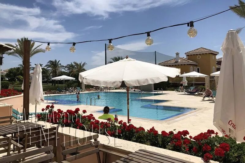Penthouse overlooking Mar Menor golf course. FREE WIFI. Lovely swimming pool.