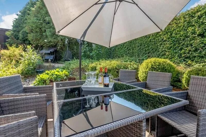 Luxury 5-Bed House with Tennis Court & Games Room