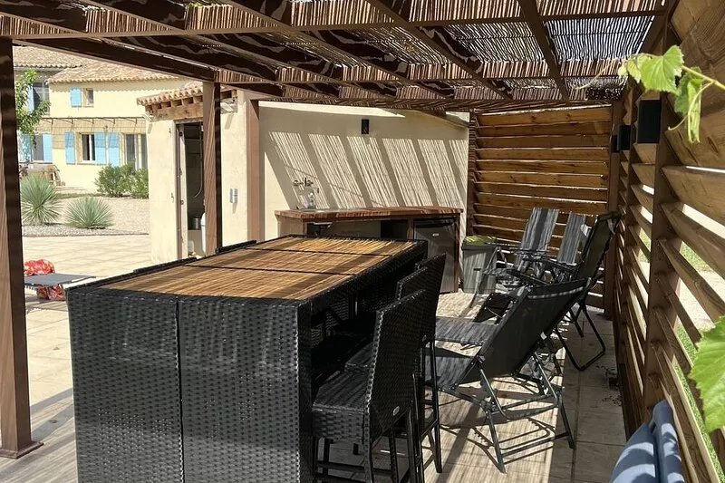 Provence country house in the Chateauneuf-du-Pape wine region