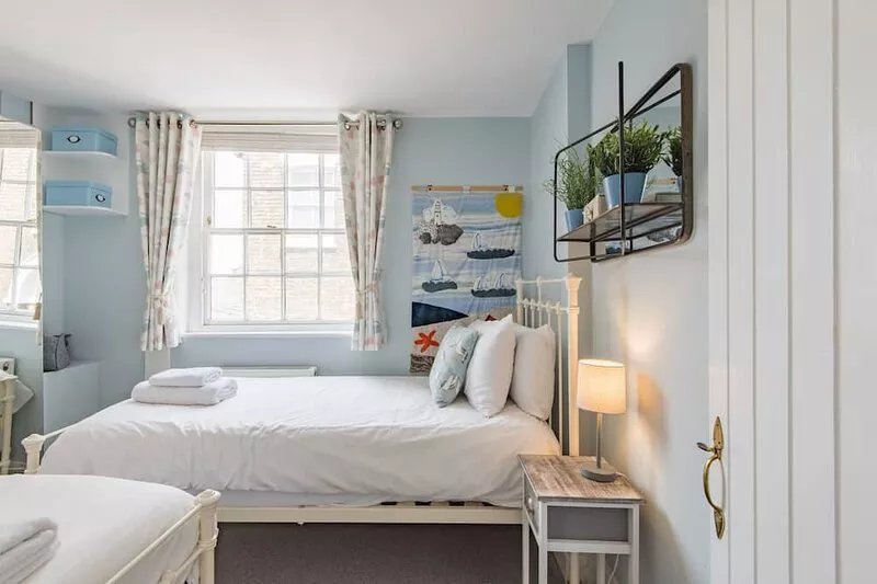 A gorgeous, dog Friendly, 3 bedroom seaside holiday home in the centre of Deal