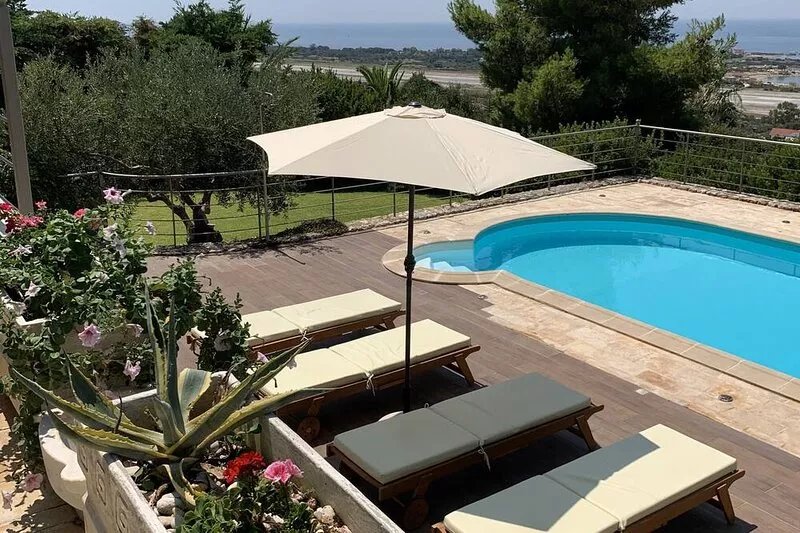 Armorel Gold is a beautiful villa and studio in a fabulous location.