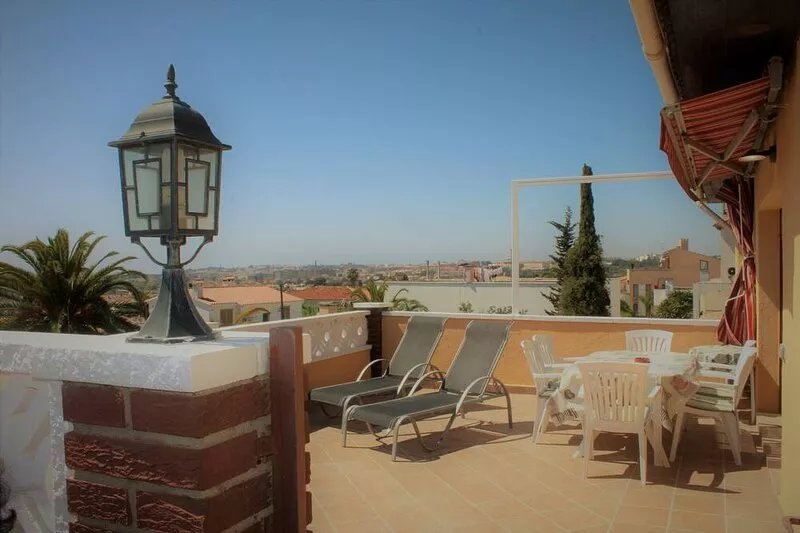 It is very sunny house, big terrace, pets welcome, 5 minutes from  the beach