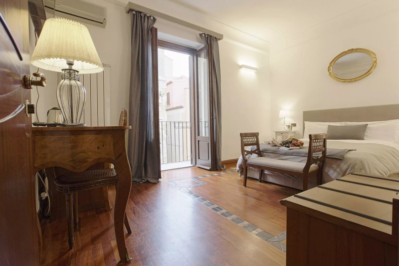Victoria Small Suite