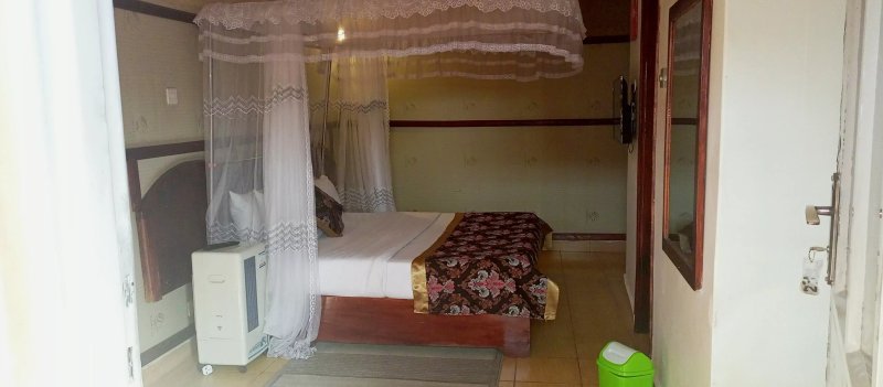 Double Room with Balcony Right in the Center of Valencia
