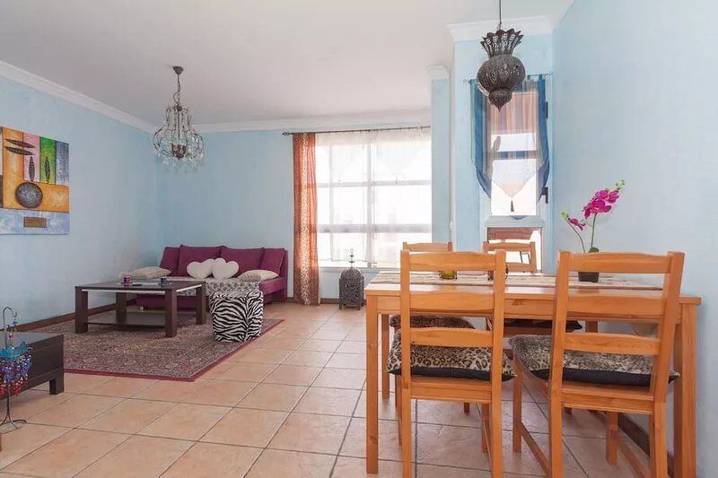 In the center of El Médano, near the beach, with  hot tub on roof-top terrace