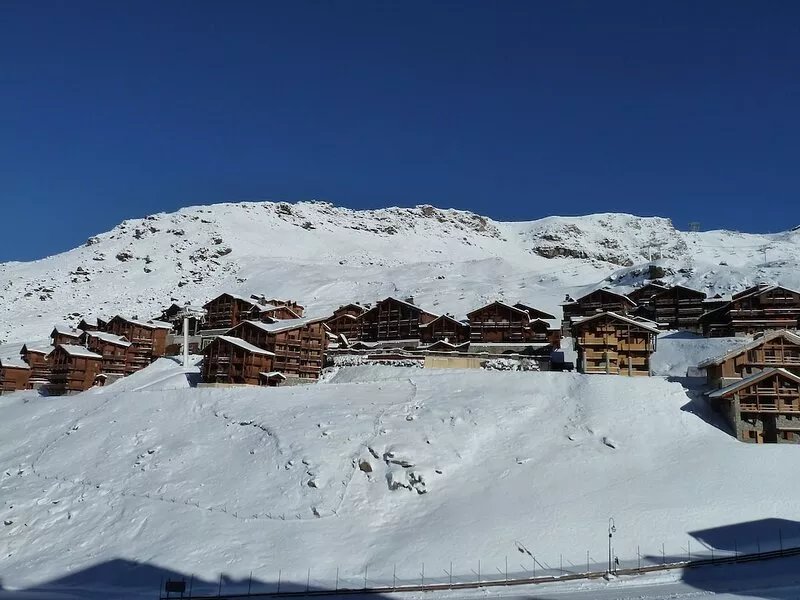 Live your stay in the mountains in the heart of the 3 Valleys ski area