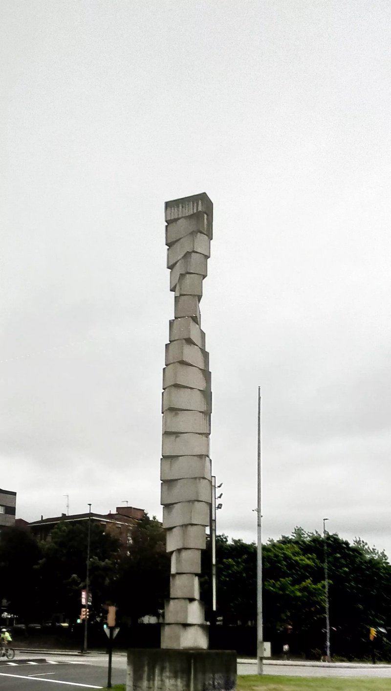 Escultura <obelisco>