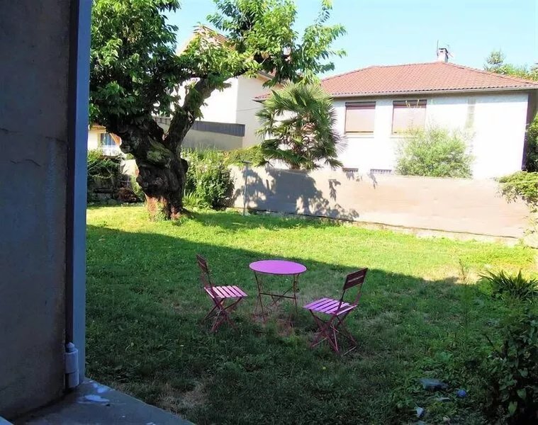 #F2 | The patio�Garden | Free parking