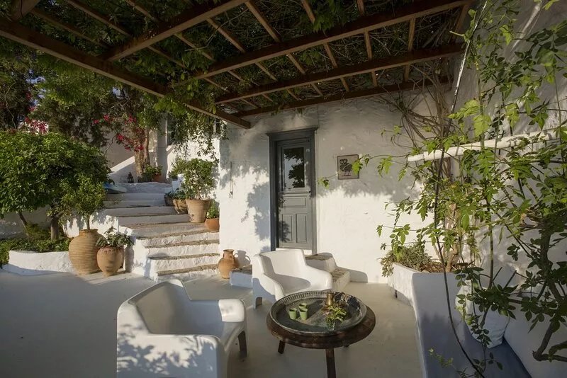 Charming salt-white house, stunning sea and sunset views. 30 meters from the sea