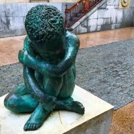 Estatua Del Pensador Nino