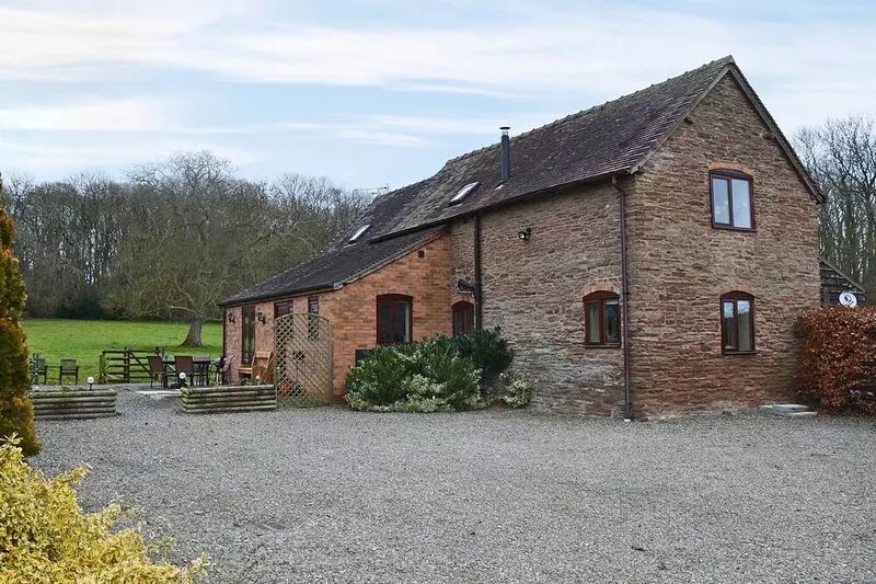 2 bedroom accommodation in Middleton-on-the-Hill, near Leominster