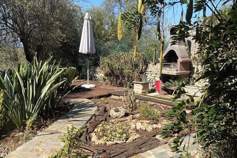 Villa surrounded by greenery a stone's throw from Eurialo castle