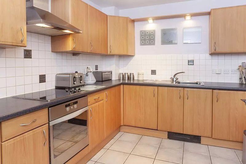 York City Centre Ground Floor Apartment With Private Parking