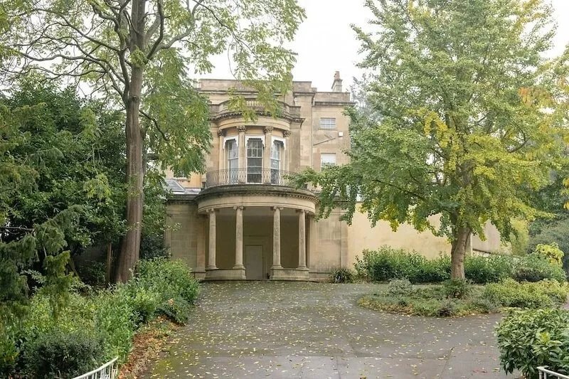 Pass the Keys | Delightful Cottage Sydney Gardens private parking