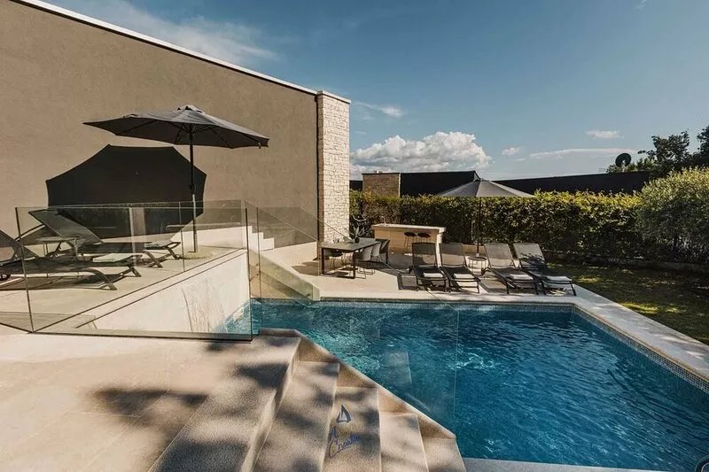 Modern 3-BR villa for 6 with pool, in a forest near beach