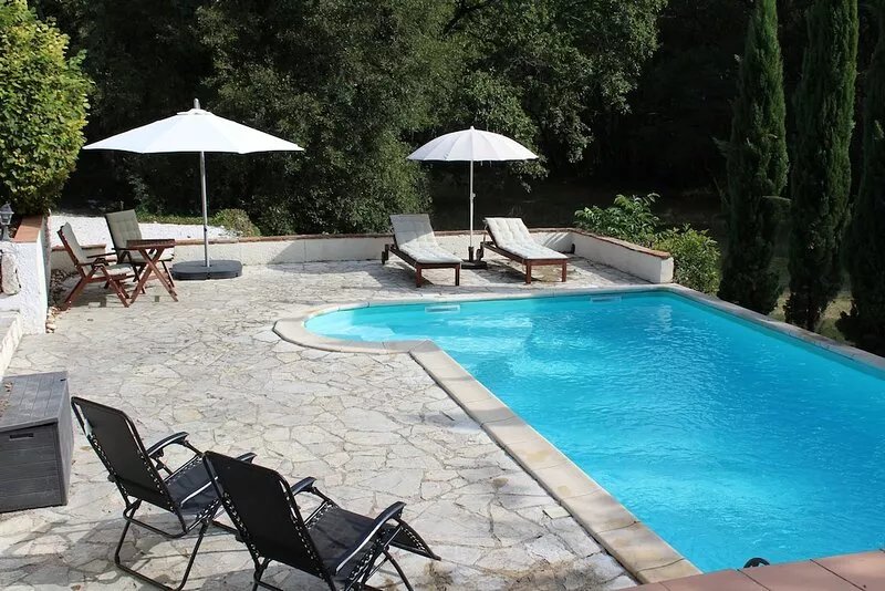Traditional 1 bed French gite,  with private pool,  3 acres of garden.  Aircon.