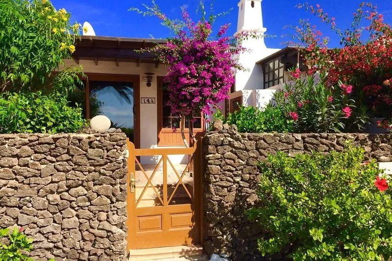 Casas del Sol 14a. Prime Location. Beautiful Views of the Sea, Pool and Gardens.