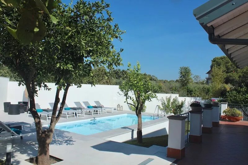 Panoramic villa overlooking Etna with swimming pool among the scents of a