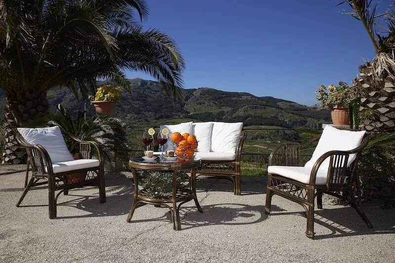 Bright house, relaxing location.