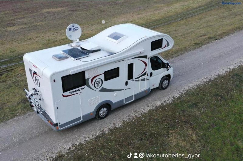 Lakoauto Berles Luxus Negy Kereken