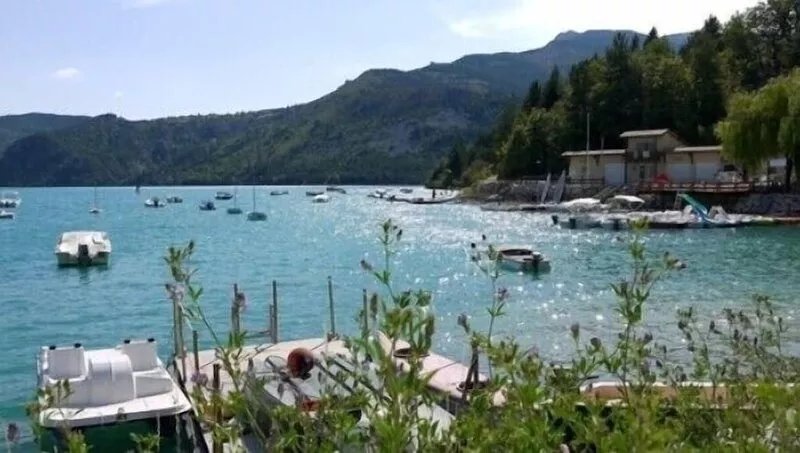 Duplex lake view villa near Castellane and Gorges Du Verdon, private paddle boat