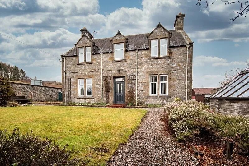 Traditional Scottish family home comprising 4 large bedrooms
