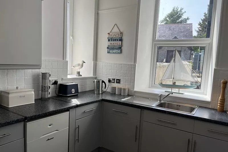 Luxury 5 bedroom holiday home in an idylic seaside town in the Llyn Peninsula