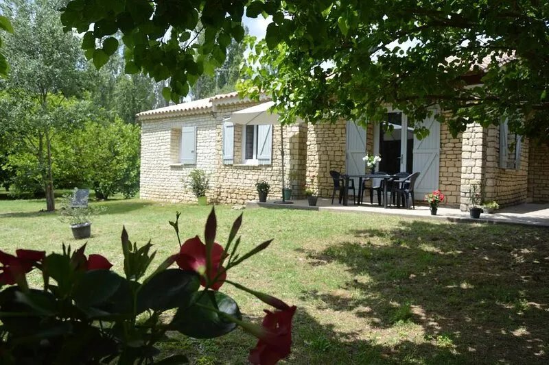 Luberon. Gordes. STONE DETACHED HOUSE