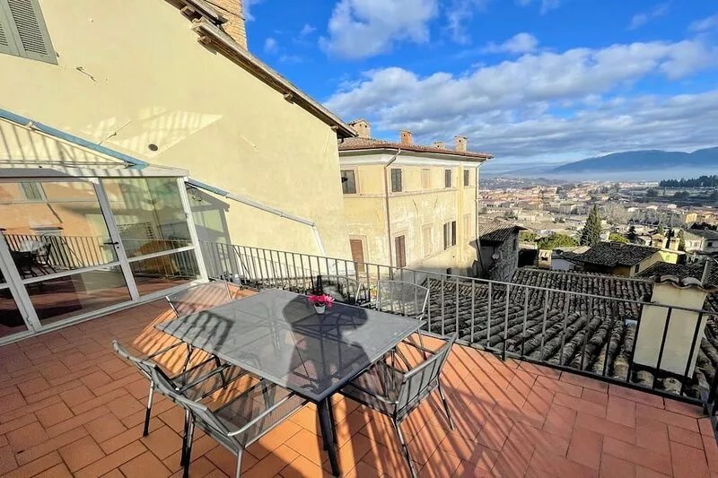 Spoleto centre, Car NOT necessary - 10 mins walk to train station, Rome/1 hr