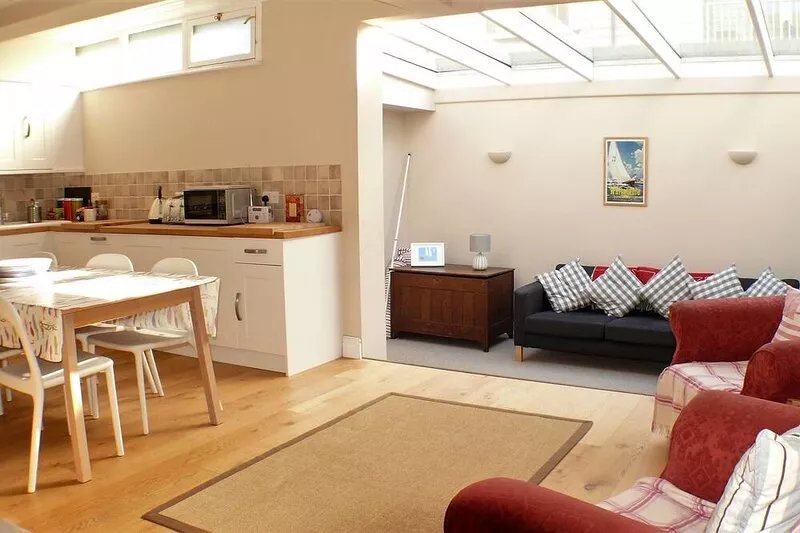Spacious 3 bedroom cottage near the beach