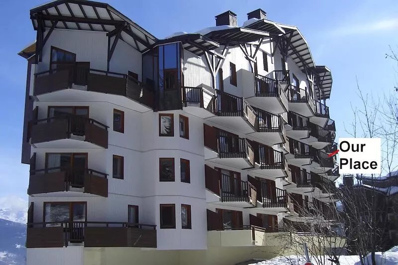 Ski in/out la Tania apartment with south facing balcony